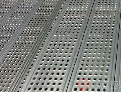 怎么快速安裝鋼跳板，鋼跳板發(fā)展前景如何