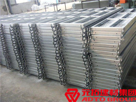 鋼跳板規(guī)格型號(hào)有幾種？鋼跳板生產(chǎn)廠家電話是多少？